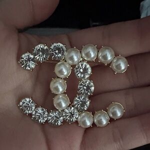NWOT Gold and Pearl Crystal Brooch